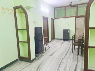 10min Apollo Proton IITM DLF AirportF Entire house - 7