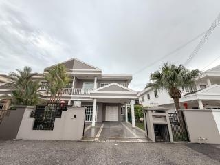 5 Mins to Ipoh Town-Landed 4BR-15Pax Baby Cot - 0