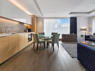 Spacious 1BR Flat with Pool, Cinema & Gym, High Street Kensington - London - 0