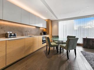 Spacious 1BR Flat with Pool, Cinema & Gym, High Street Kensington - London - 4