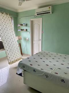 Sunny Pink Room with Balcony, Andheri Hotspot - 5
