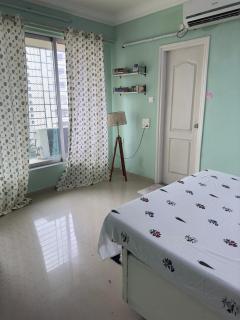 Sunny Pink Room with Balcony, Andheri Hotspot - 7