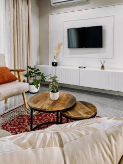 The Luxe Loft Apartments - 7
