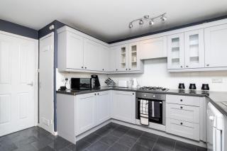 2 Bedroom Flat - Free Parking - 2