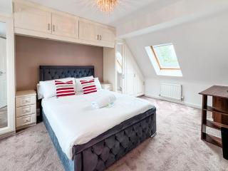 Huge House - Free Parking - 4 bed 3 Bathroom - Leeds - 7
