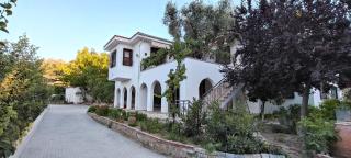 Kuşadası'nda Özel Havuzlu Kiralık Büyük Villa - 0