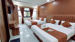 Hotel Sun PLaza - Ahmedabad - 1