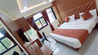 Hotel Sun PLaza - Ahmedabad - 8