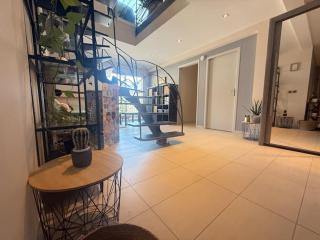 ReadMyHostProfile! Spacious 10-Person Duplex with AC City Center & Private Terrace - Saint-Jean-de-Maurienne - 7