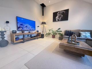 ReadMyHostProfile! Spacious 10-Person Duplex with AC City Center & Private Terrace - Saint-Jean-de-Maurienne - 2