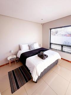 Complete Modern 3-Bedroom Home - Bloemfontein - 6