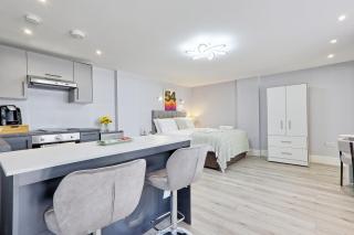 Studio By Homestyles Hosts Short Lets & Serviced Accommodation Widford - Free WiFi - 4