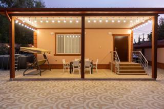 Caspian Colorful Villas-Pink House - 0