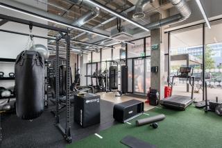 1 BR for Business Stays Right Above MK Train Station - Milton Keynes - 4