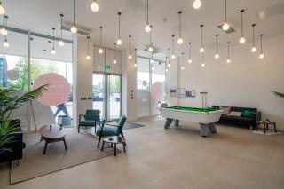 1 BR for Business Stays Right Above MK Train Station - Milton Keynes - 3