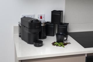 1 BR for Business Stays Right Above MK Train Station - Milton Keynes - 6