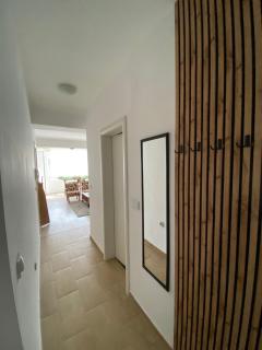 Lina's Cozy Apartment- Free Parking & Near City Center - 4