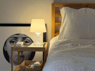 5 minutes walk from Itaewon Station # 2 Queen size beds # Emotional accommodation - 6