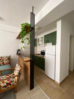 Lina's Cozy Apartment- Free Parking & Near City Center - 5