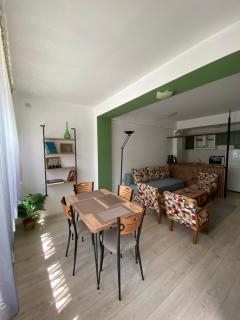 Lina's Cozy Apartment- Free Parking & Near City Center - 2