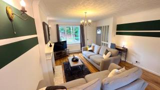 M62 - Contractor Stays - Families - Relocation - Huyton - 1