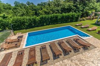 Villa Lord House, a fenced garden & pool Villa, ideal for groups - 2