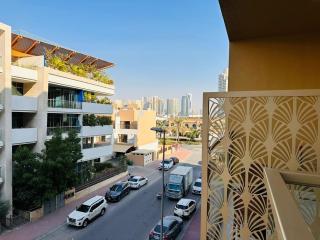 Exclusive Retreat and Spacious Unit in JVC - 6