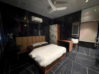 Praan Valley A Frame Stay with Pool by Homeyhuts - Wasalmari - 6