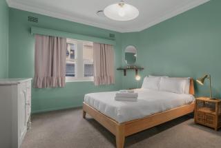 Ideal Location, 4 Beds, Mid-Century Home - Orange - 9