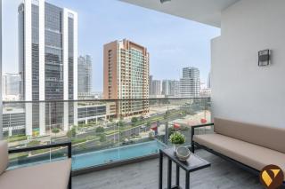 Vogue MAG318 Downtown Dubai with Skyline and Pool View, Steps to Burj Khalifa and Dubai Mall, Amazing Pool & Gym Access - Sabkhah - 9