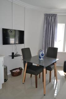 8 Woodmead Suites - 8