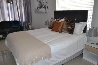 8 Woodmead Suites - Johannesburg - 6