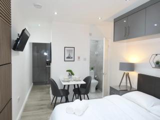 6 Mins to NEC & BHX Apartment with FREE Parking - 9
