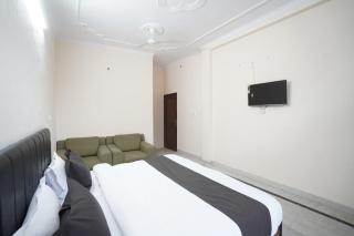 Hotel Stars Q-48 Near Noida Stadium & Noida Sec 15-16 Metro - 8