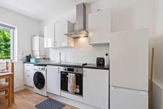 Spacious three bedroom apartment for family and individuals newly renovated with brand furnitures Strategically located at Cowley road oxford a walking distance to city centre - Oxford - 8