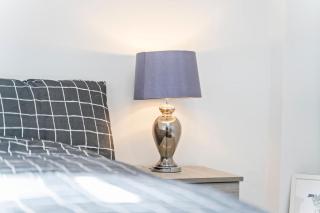 Spacious three bedroom apartment for family and individuals newly renovated with brand furnitures Strategically located at Cowley road oxford a walking distance to city centre - Oxford - 1