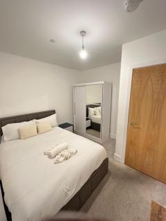 Lovely 2 Bedroom Flat near City Airport London - London - 3