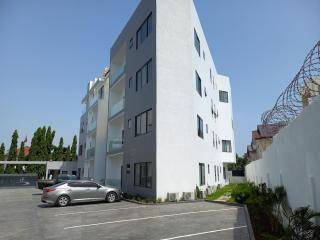 Modern 1-Bedroom Apartment in Cantonments - 3