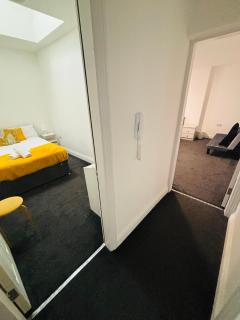 Private Minimalist 2 Bedroom Apartment with Netflix - 4