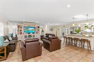 Spacious 4BR 2 5BA Family Retreat Pool Near Beach - 2