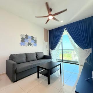 Macrolink 2B2R 7 pax Condo Medini near legoland - - 0