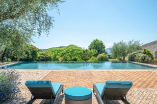 Provençal Estate with Pool - 8