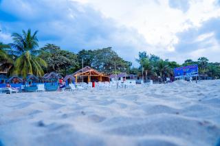 Golden Beach Hotel & Restaurant - Trincomalee - 9
