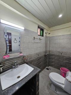 Peaceful Pines 5-Bed Villa - Khaira Gali - 1