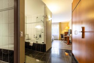 Sport- und Tagungshotel De Poort - 0