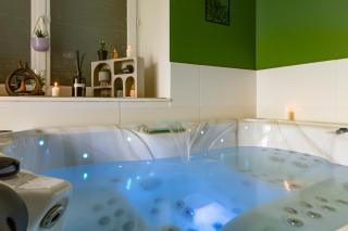 Gîte Chabrignac, jacuzzi et sauna privatif, piscine chauffée partagée, Wifi, salle de jeux - Beynat - 8