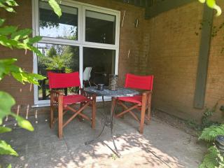 The Garden Apartment, Near Airport & City - Manchester - 5