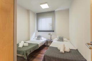 My Space Emirates - Splendid Apartment with Terrace and Pool near Park Güell - Barcelona - 2