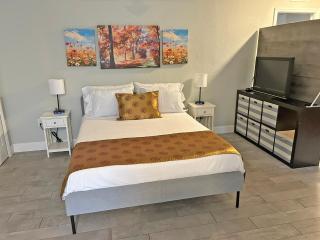 Comfort Suite Fort Myers - 15 Minutes from the Beach - Fort Myers - 2