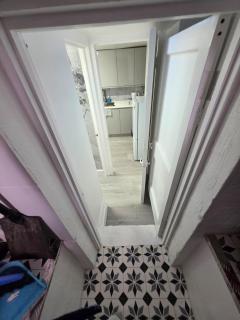 Private Basement Flat - London - 8